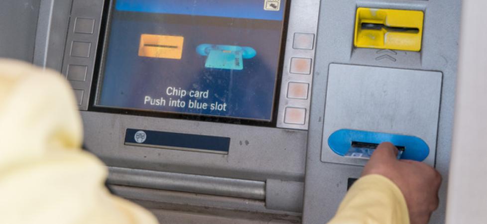 atm machine withdrawing