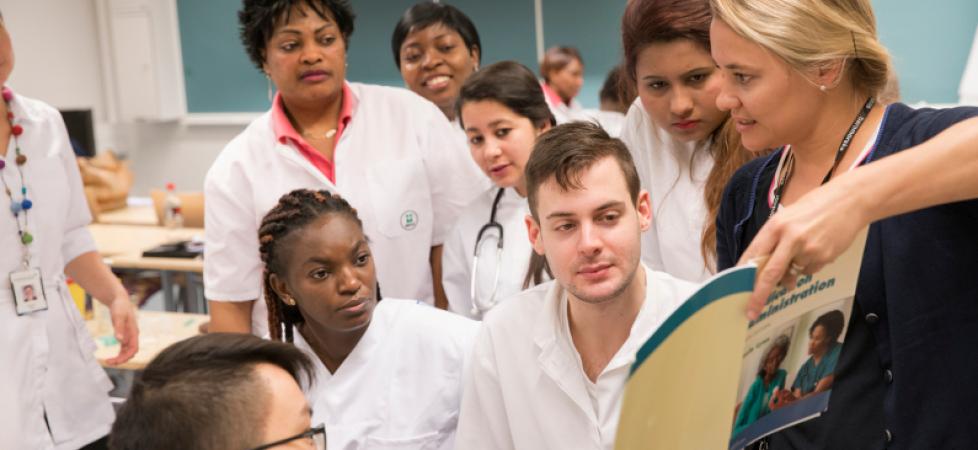 treacher showing books to class
